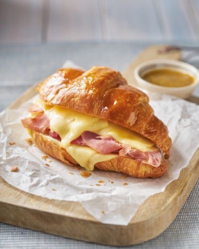 Croissant de jamón y queso